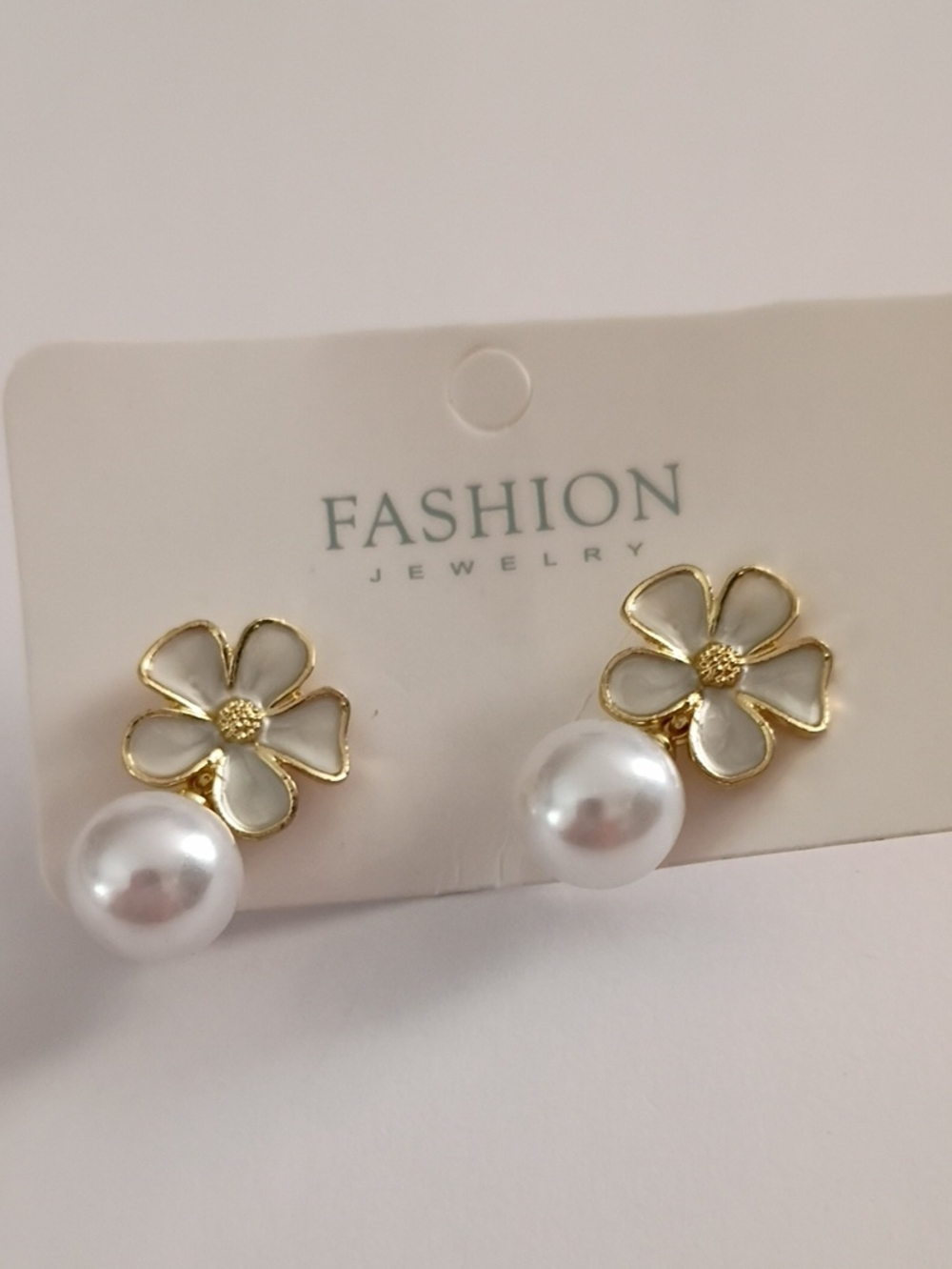 Fashion Jewelry Gold & White Floral Pearl Drop Earrings